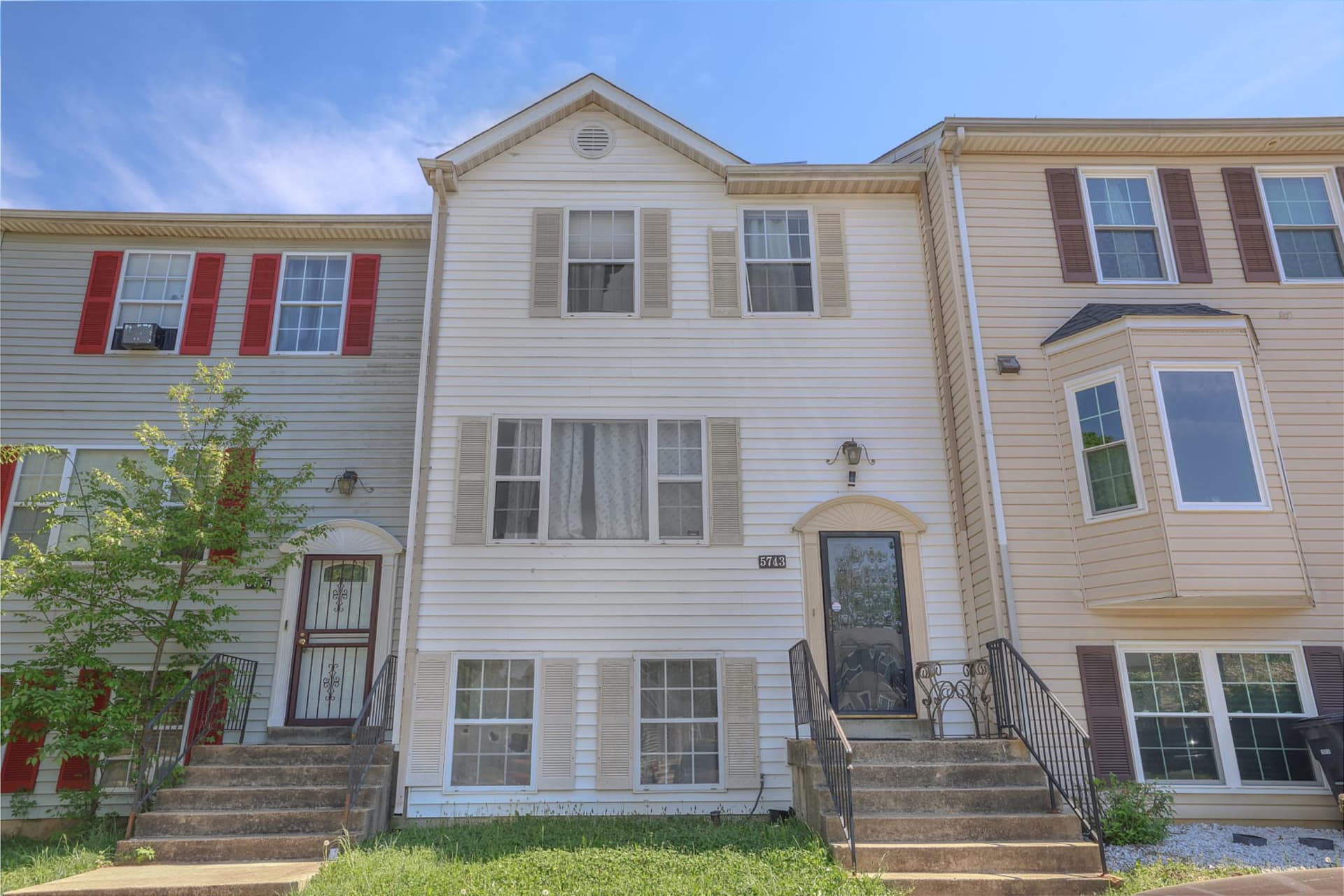 5743 Regency Lane photo 2