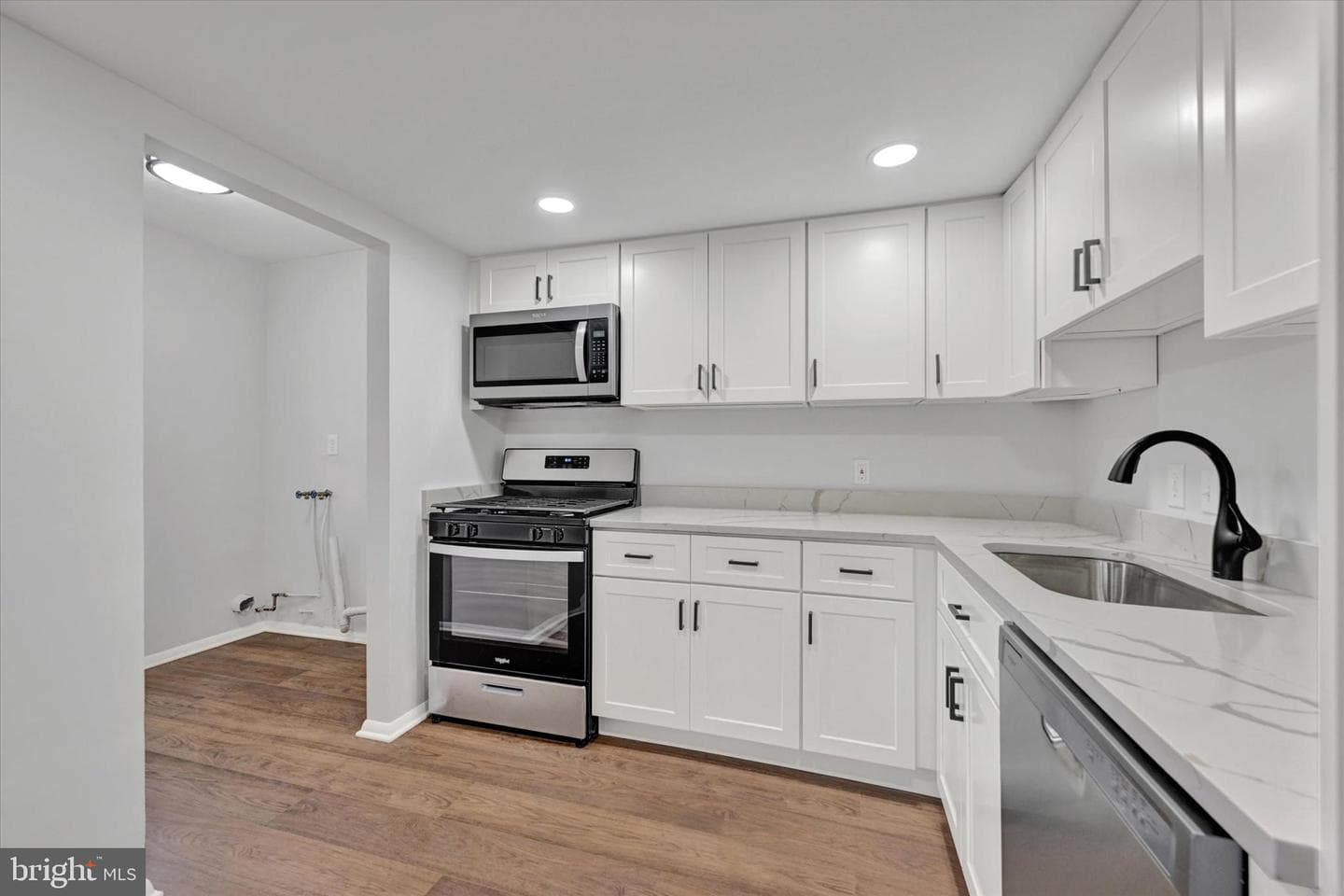 15308 Annapolis Road photo 10