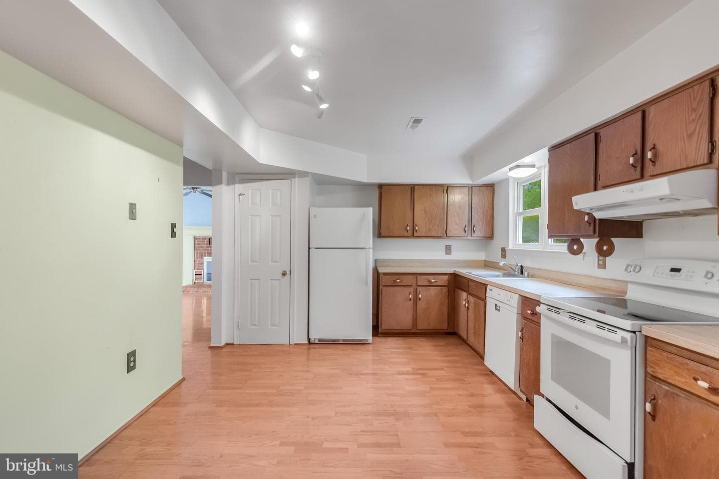 15802 Alameda Drive photo 3