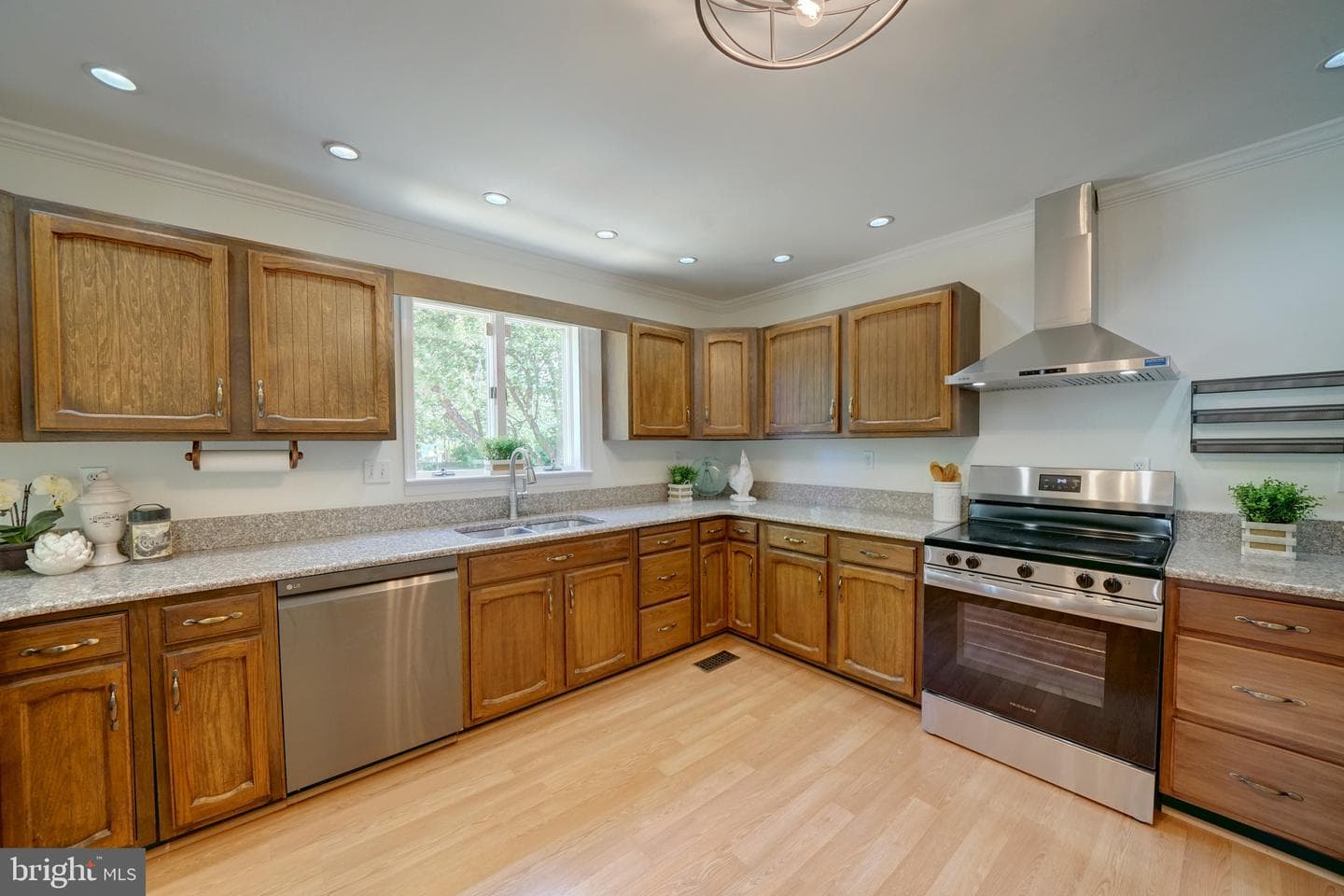 6301 Kaybro Street photo 29