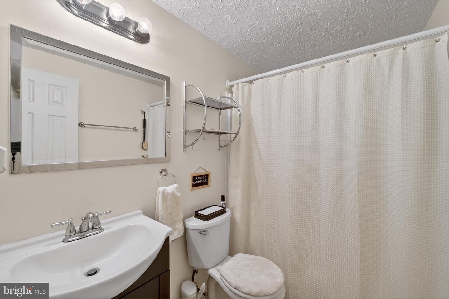 10702 Hollaway Drive photo 13