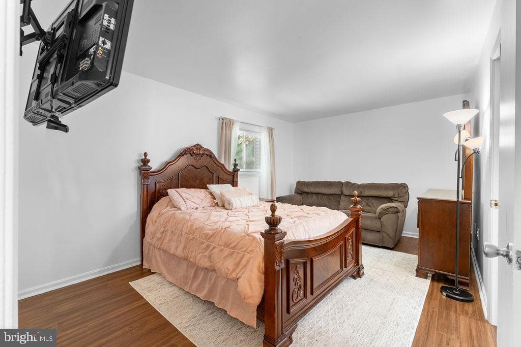 7714 Merrick Lane photo 15