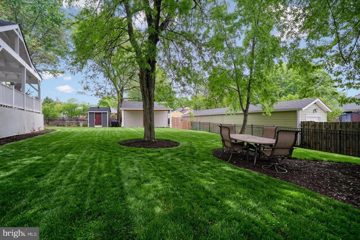 10909 Fleetwood Drive photo 26