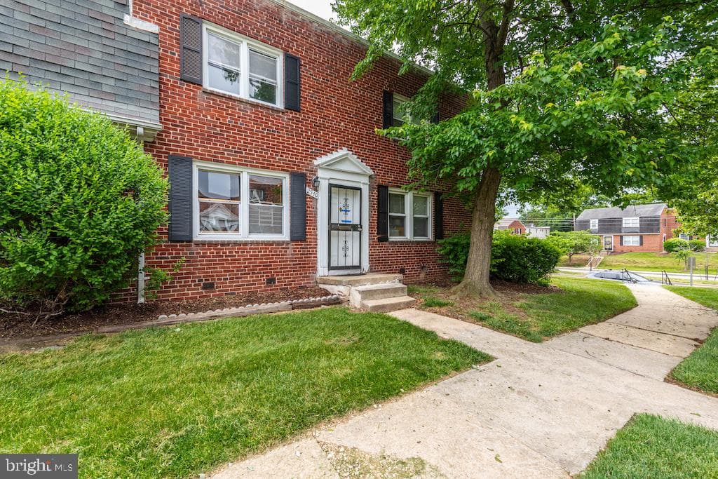 2540 Iverson Street photo 2