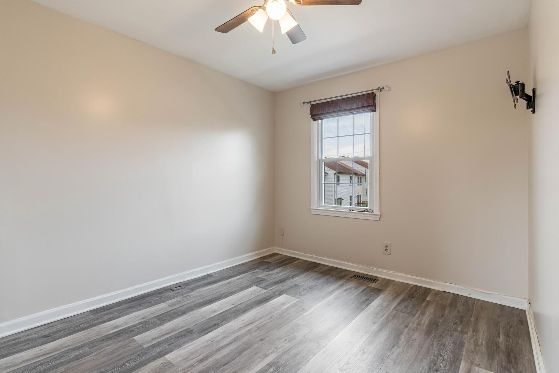 5922 Surratts Village Drive photo 27