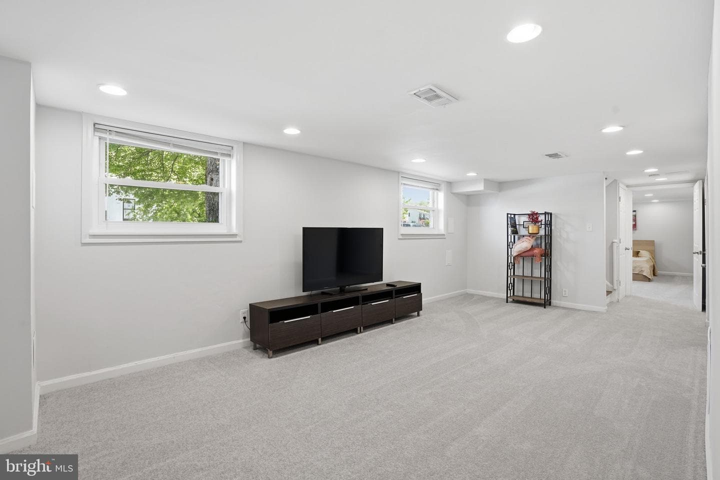 1809 Jarvis Avenue photo 23