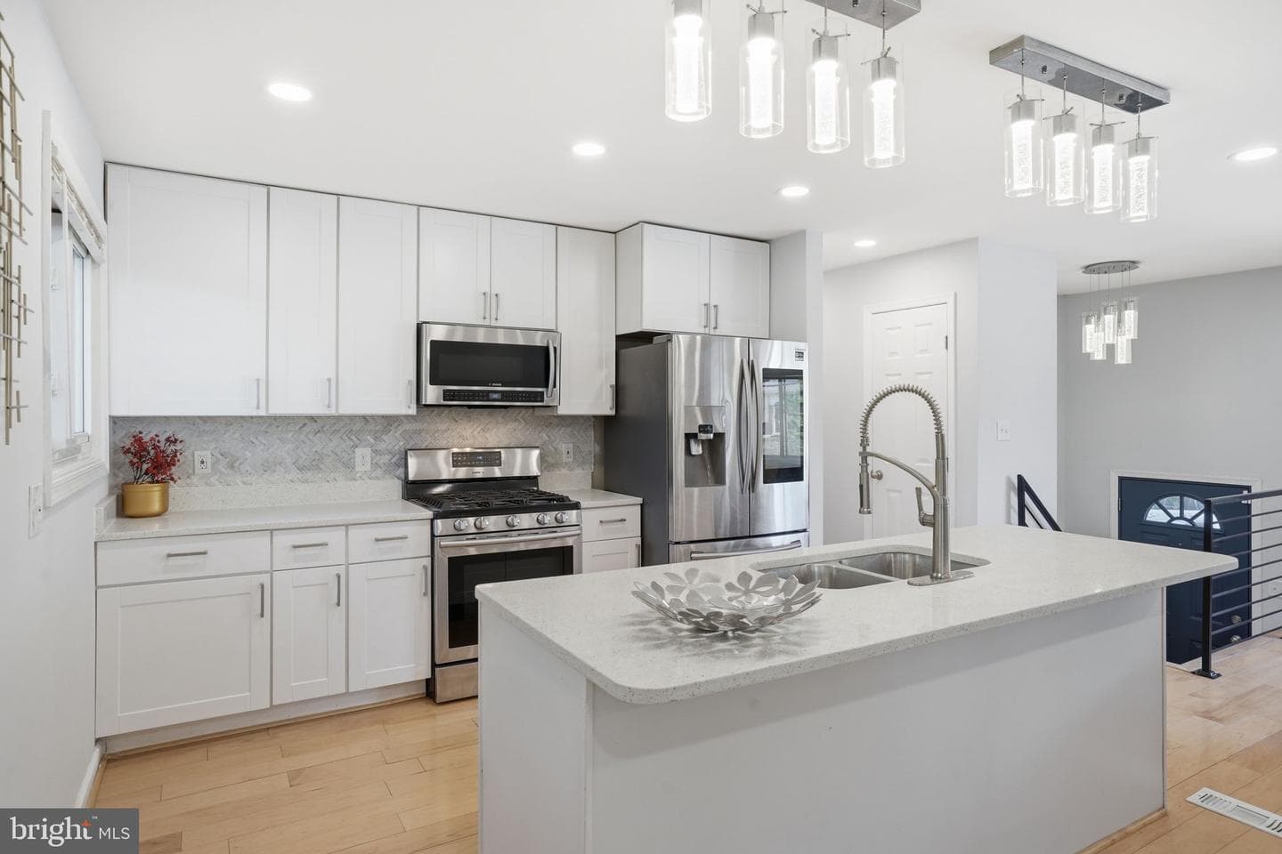 1809 Jarvis Avenue photo 6