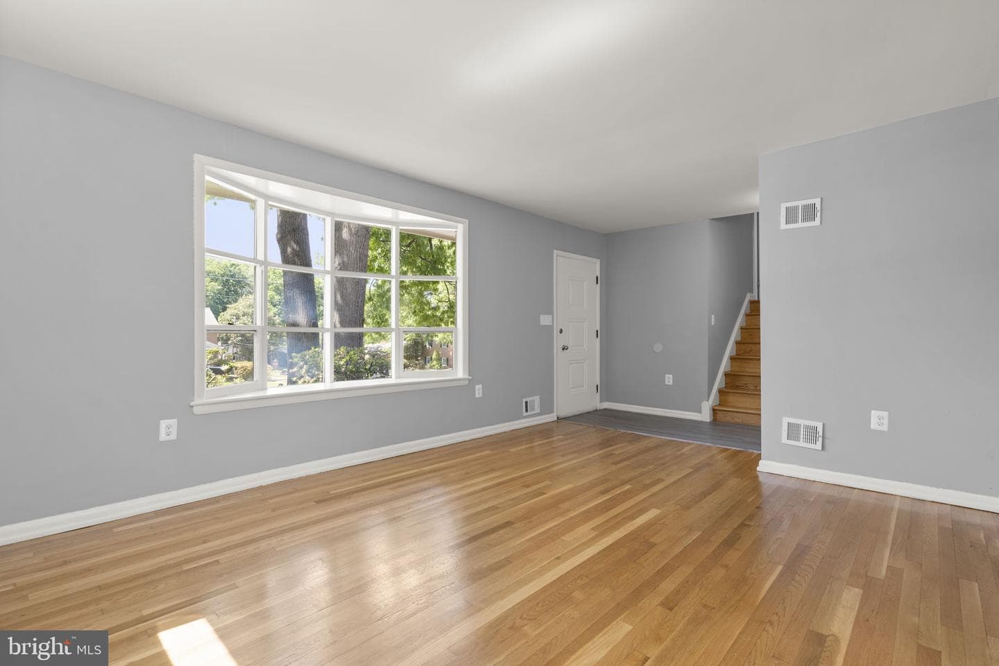 9109 Drake Place photo 6