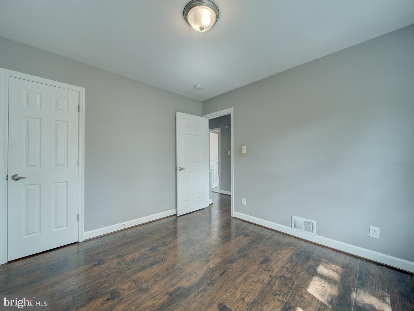 2407 Saint Clair Drive photo 32