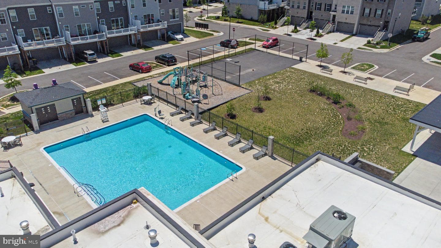 7607 Presidential Parkway photo 59
