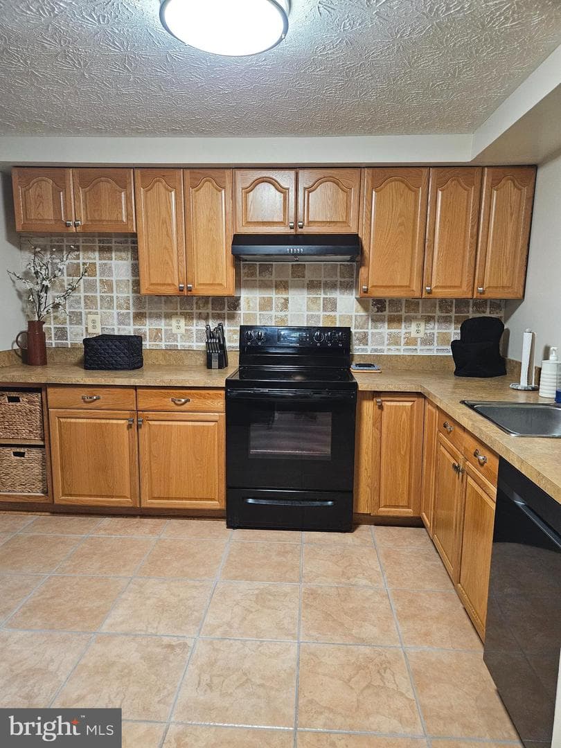 15533 N Oak Court photo 3