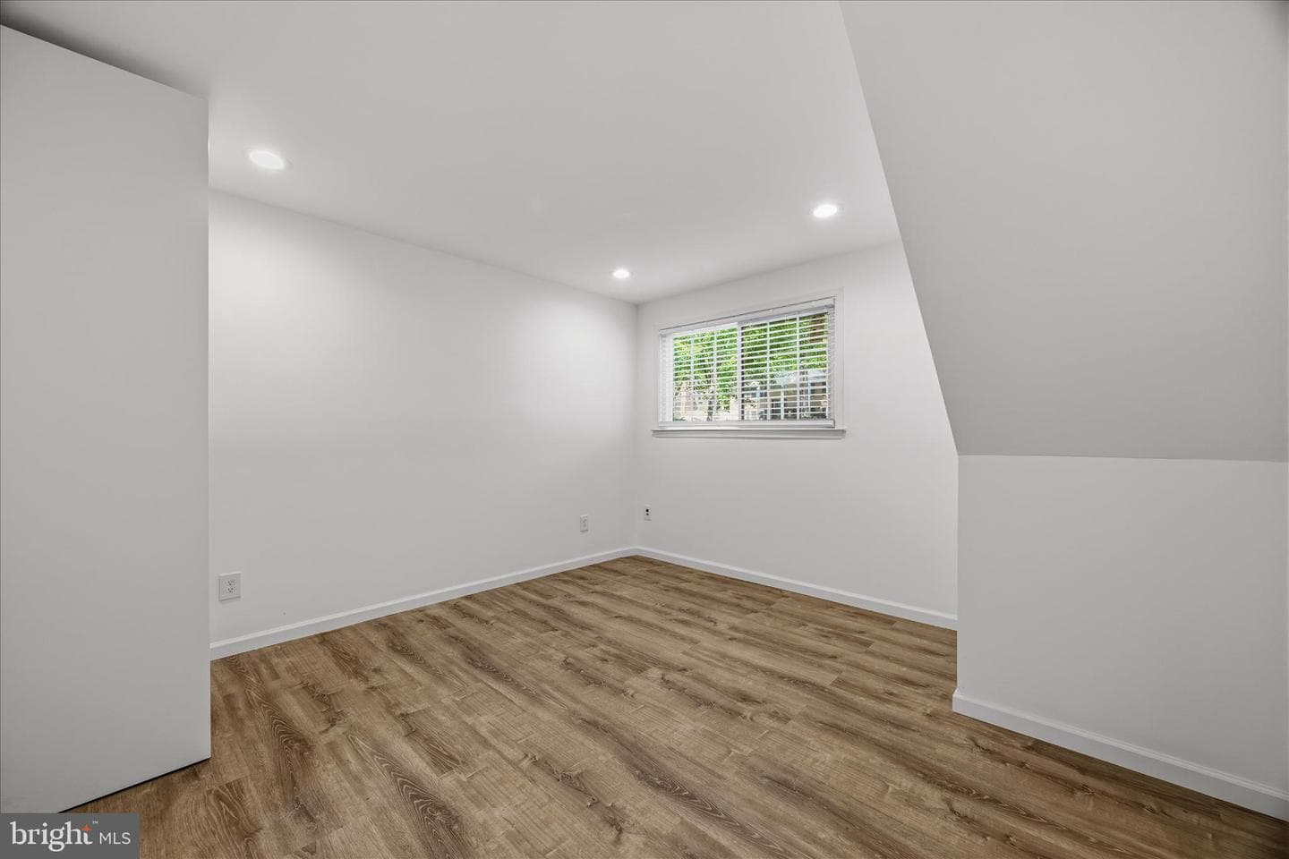 5807 Parkway Drive photo 24