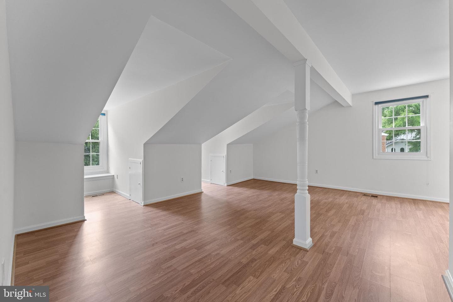 766 Gleneagles Drive photo 34