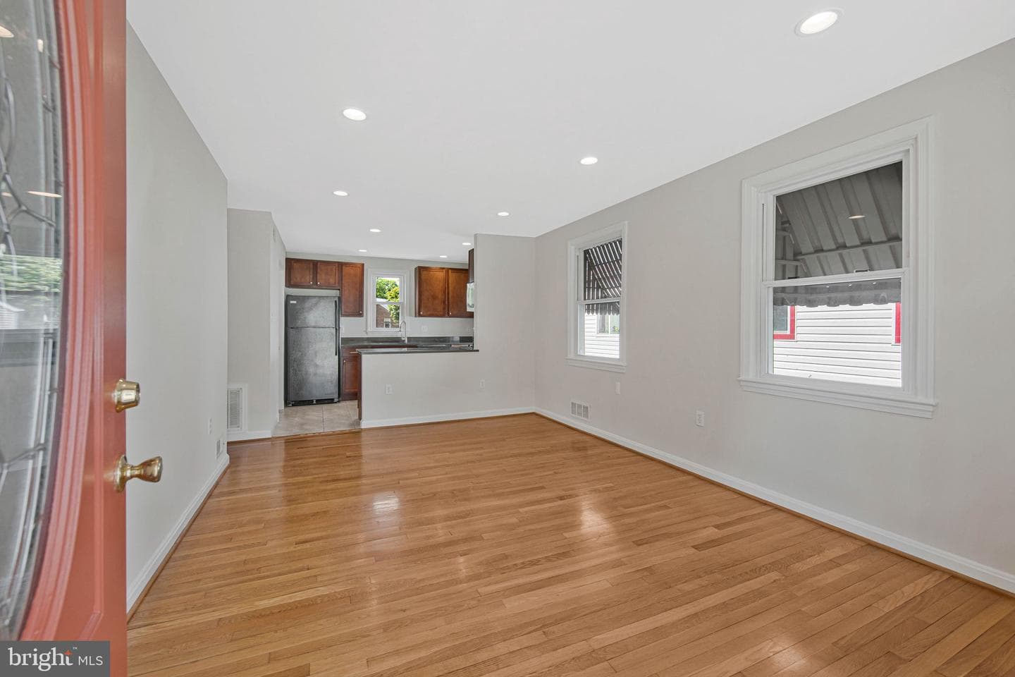 5007 Somerset Road photo 4