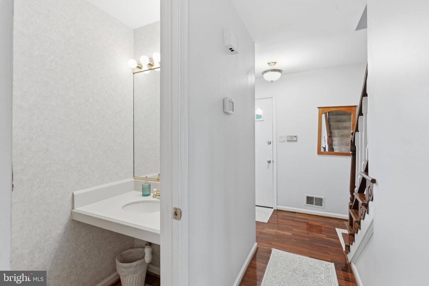 10901 Atwell Avenue photo 23