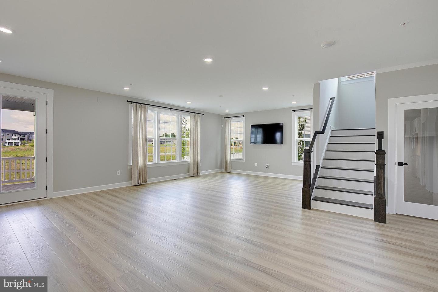 908 Midbrook Ln photo 17