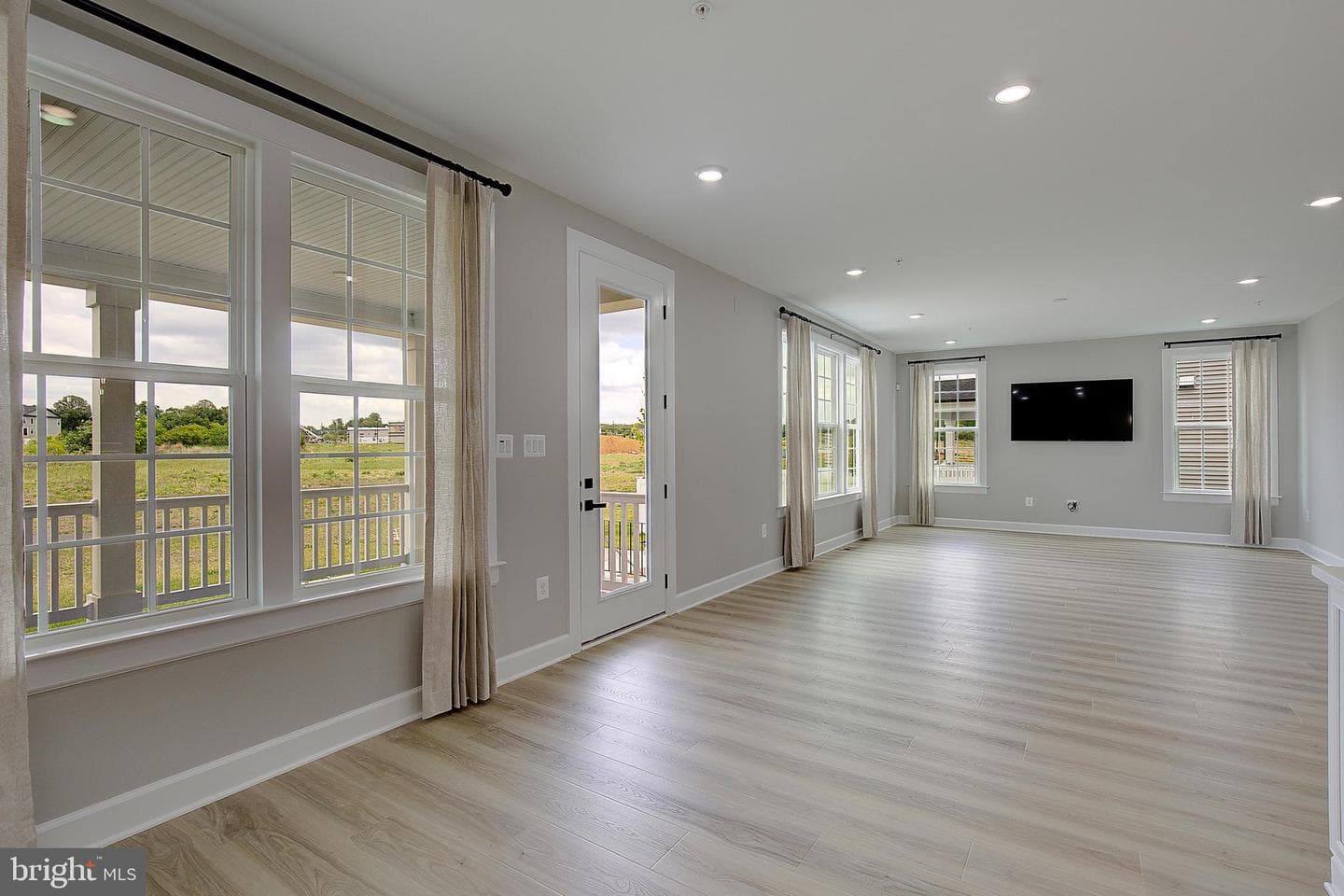 908 Midbrook Ln photo 33