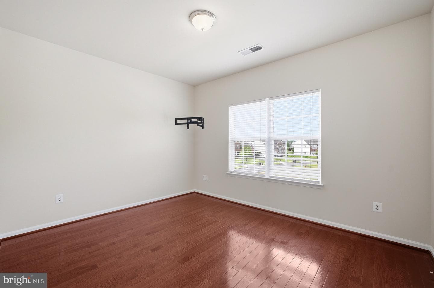 7108 Sudley Avenue photo 25