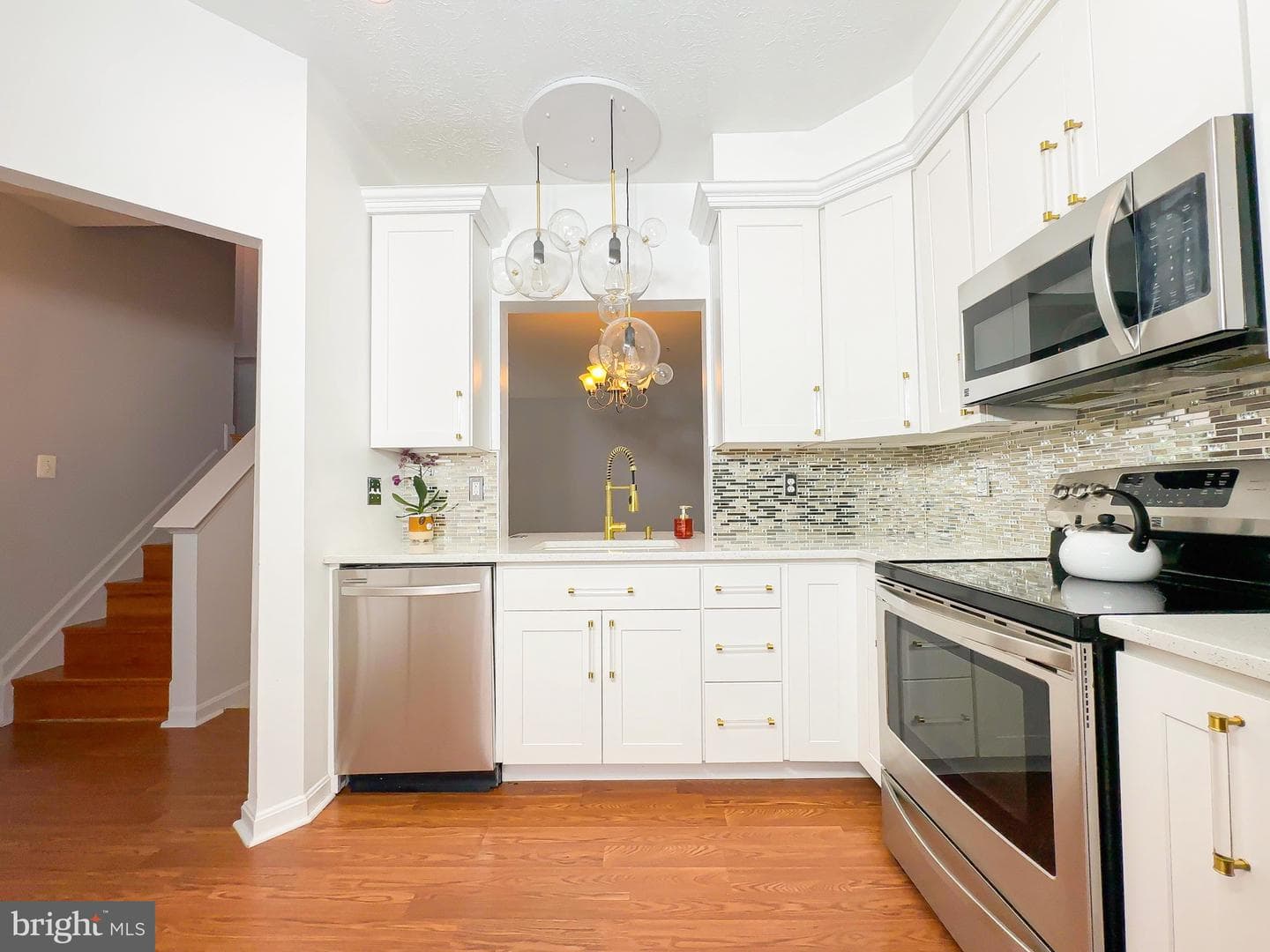 4000 Eastview Court photo 3