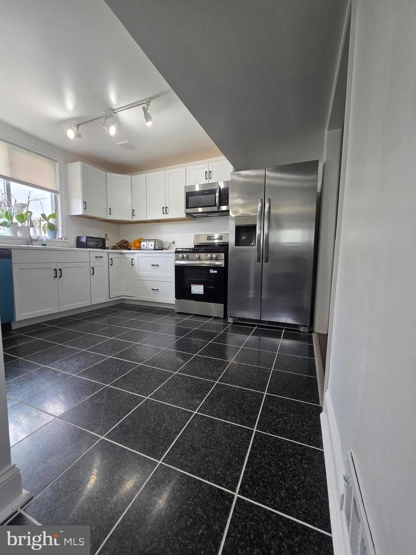 6912 Furness Avenue photo 12