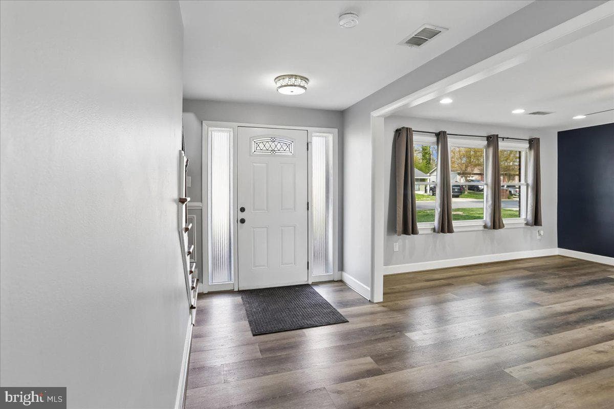 6410 White Oak Avenue photo 4