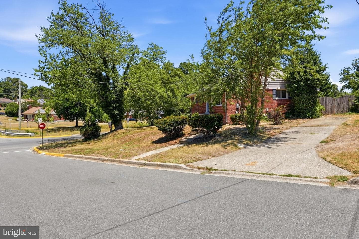 2500 Ramblewood Drive photo 5