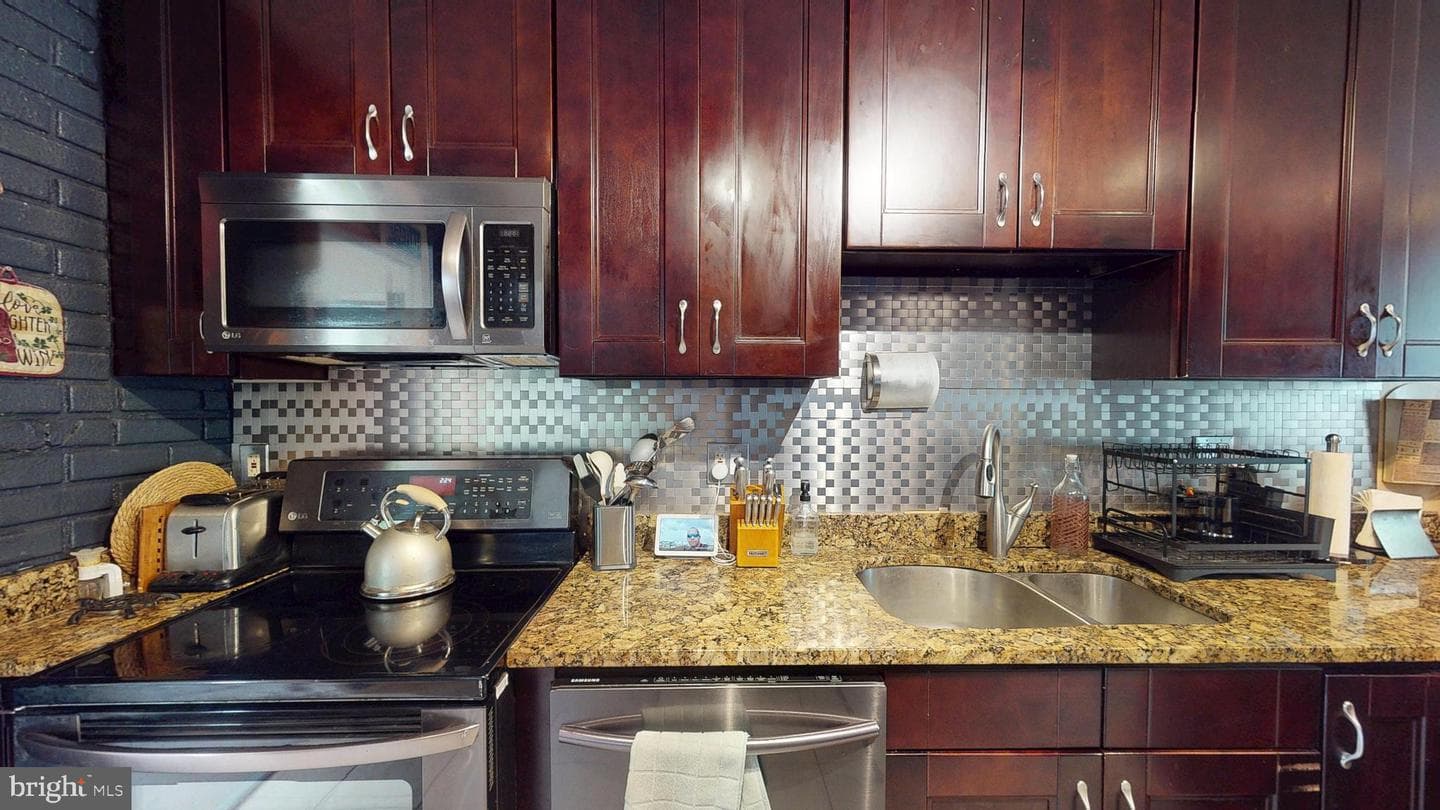 12532 Surrey Circle Drive photo 9