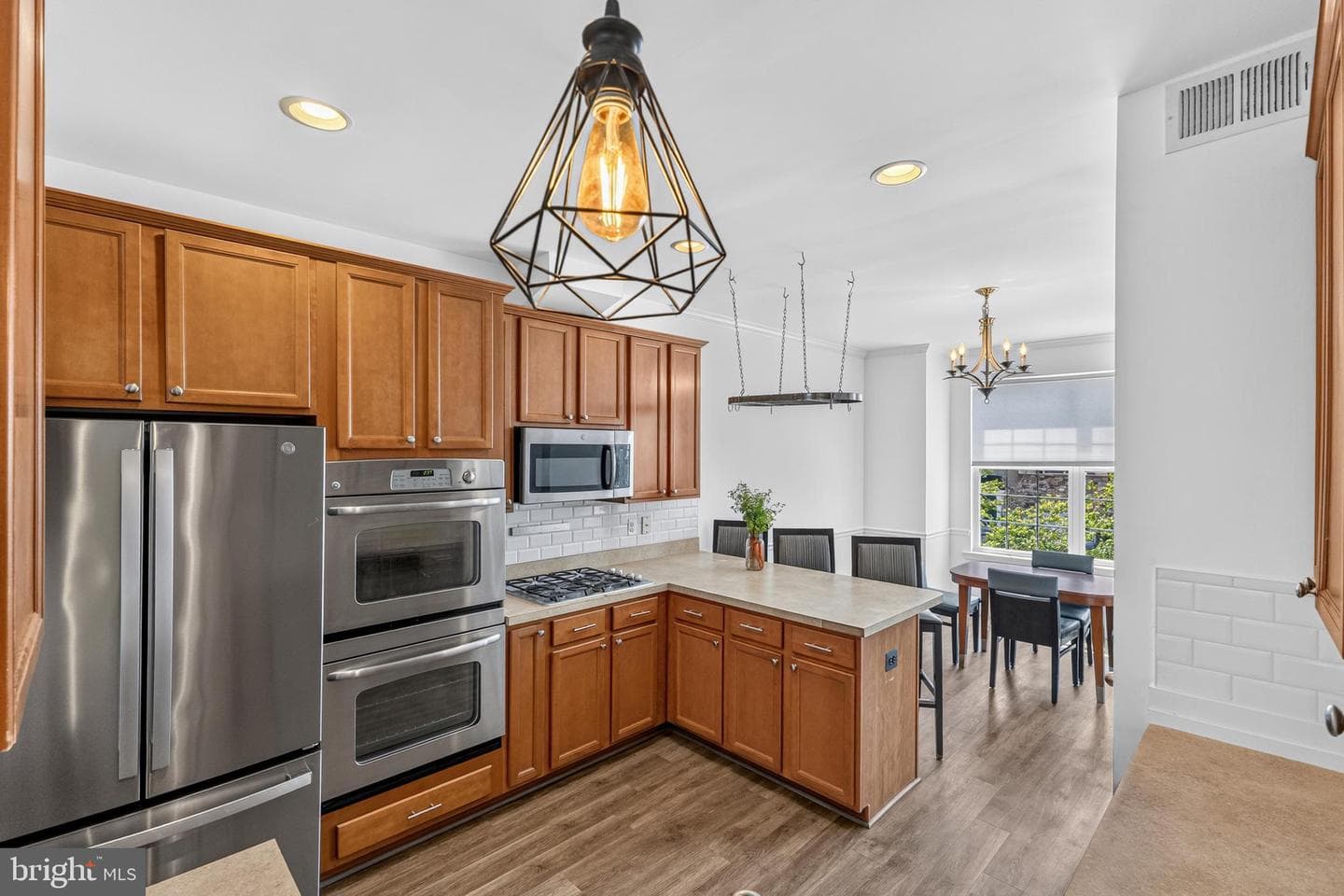7 Thomasson Court photo 3
