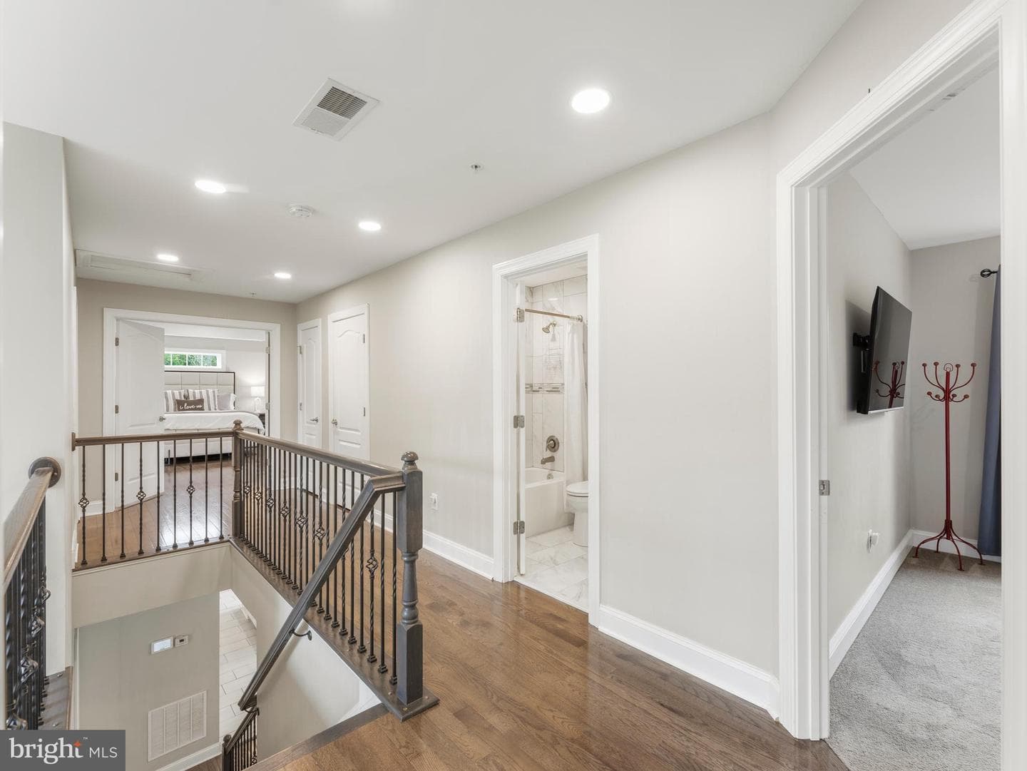 100 Inverness Lane photo 15