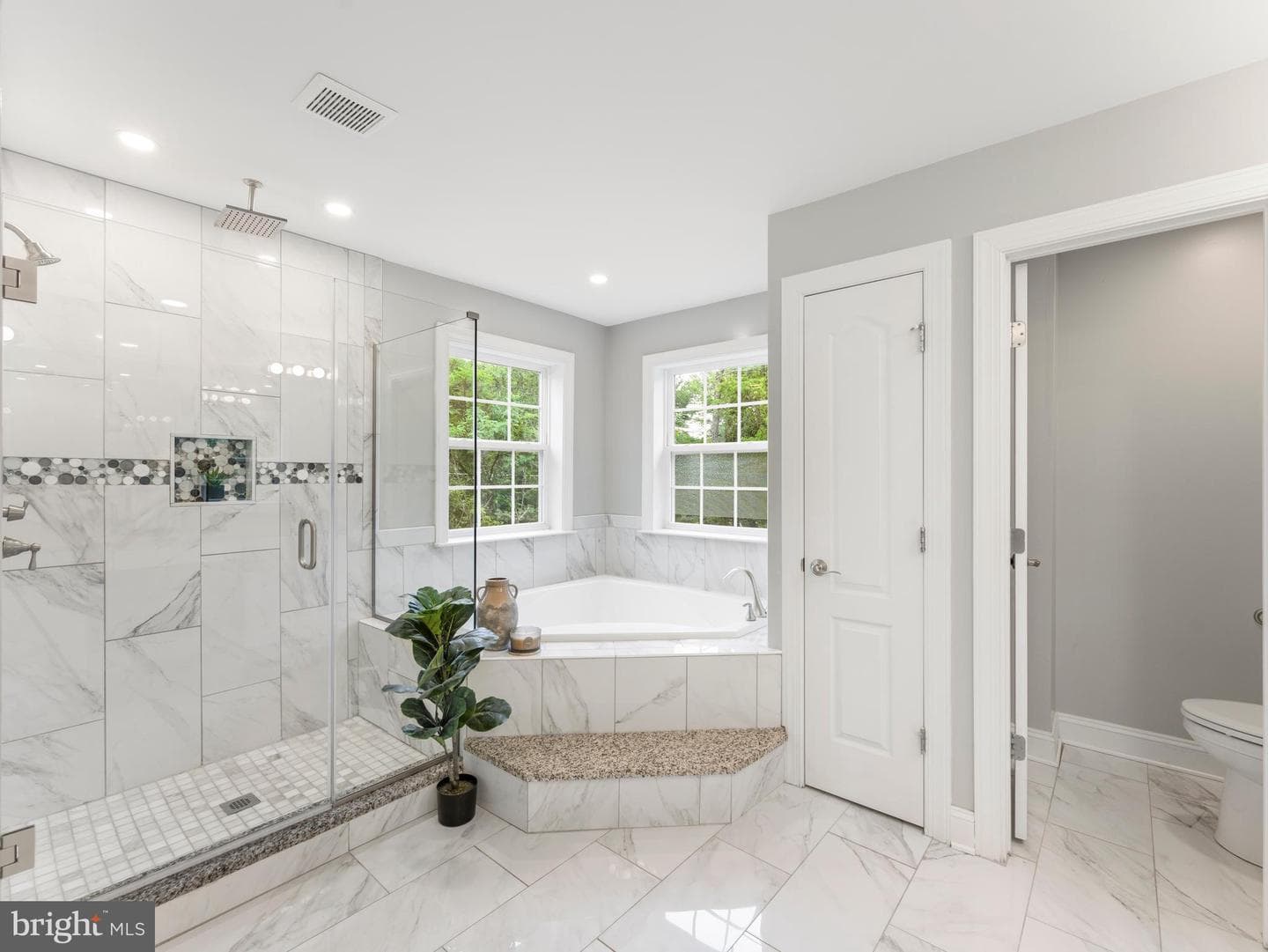 100 Inverness Lane photo 22