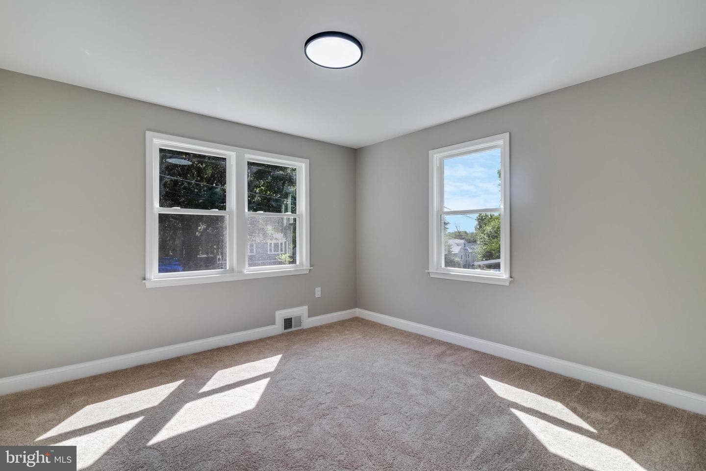 109 S Huron Drive photo 15
