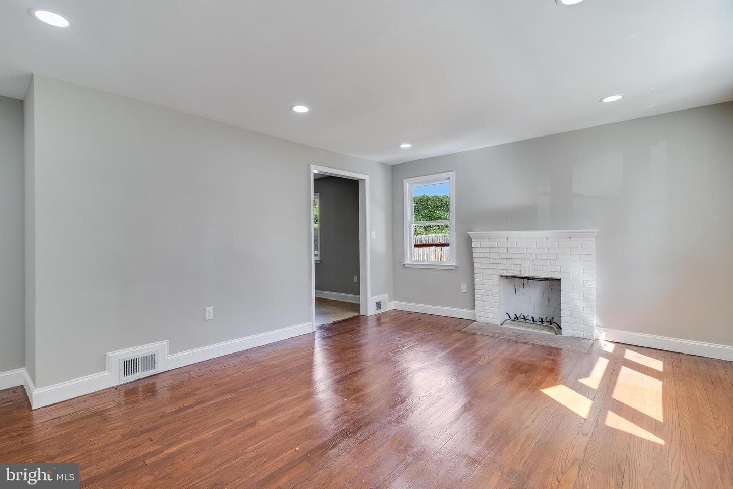 109 S Huron Drive photo 6