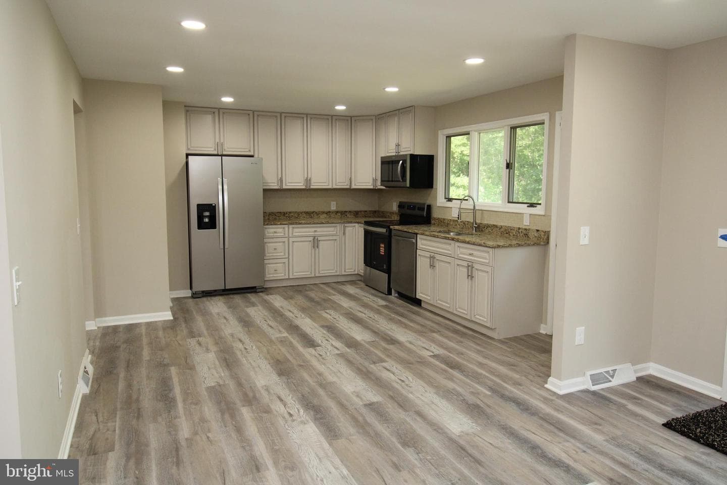 7100 Victoria Place photo 21