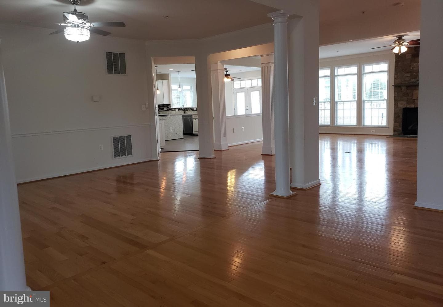 7406 White Plains Lane photo 17