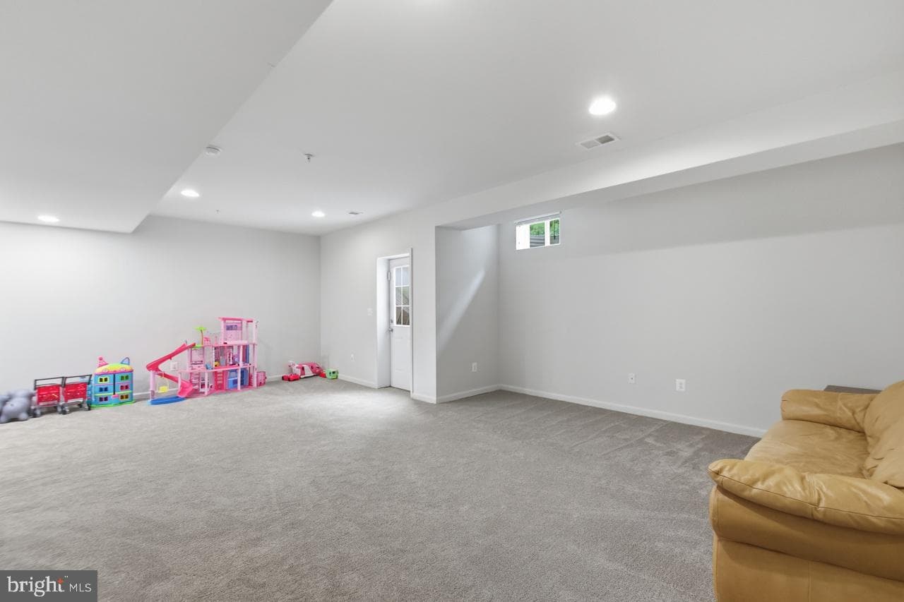 703 Yarrow Court photo 44
