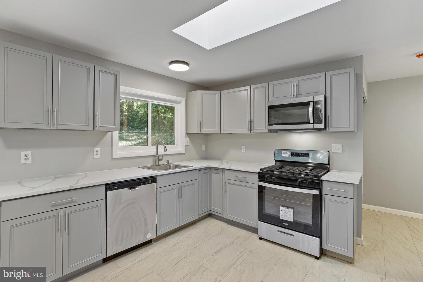 37 Lakeside Drive photo 4