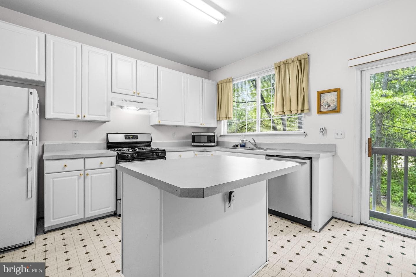 4301 Hickory Leaf Court photo 10