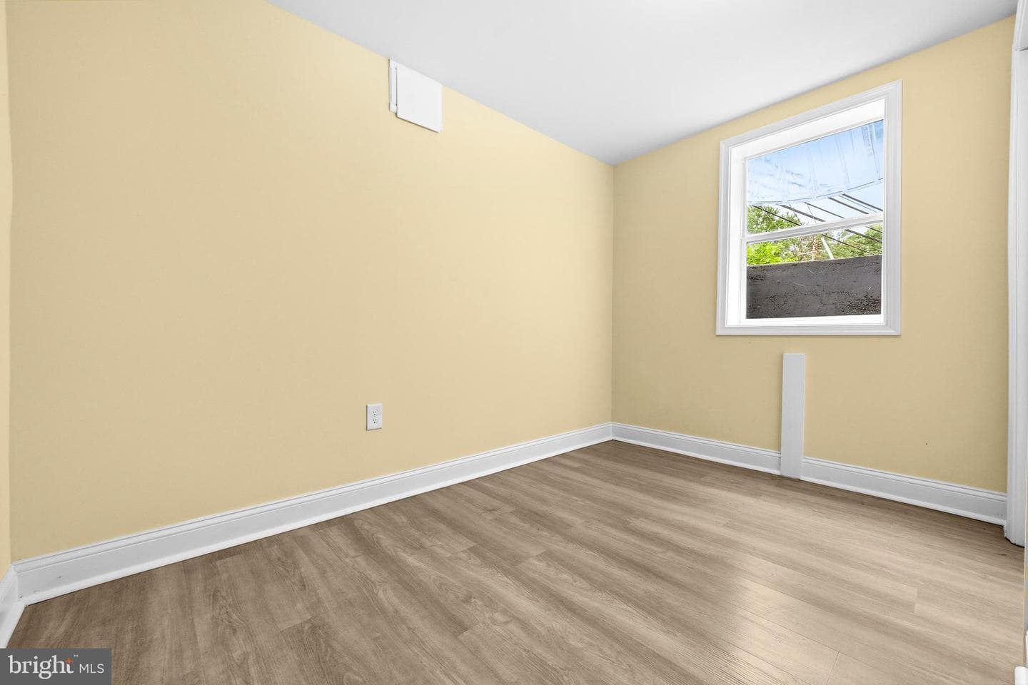 8300 Cathedral Avenue photo 35