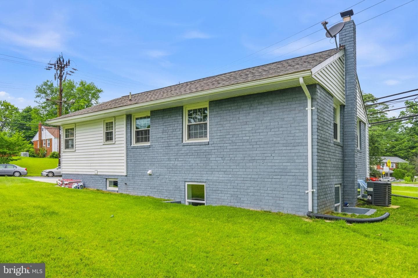 8300 Cathedral Avenue photo 36