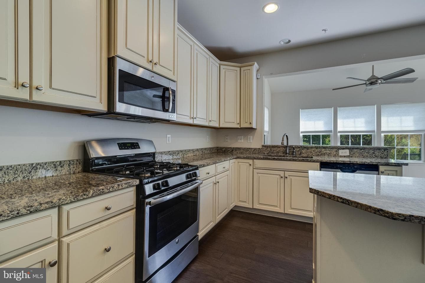 3002 Winterbourne Drive photo 8