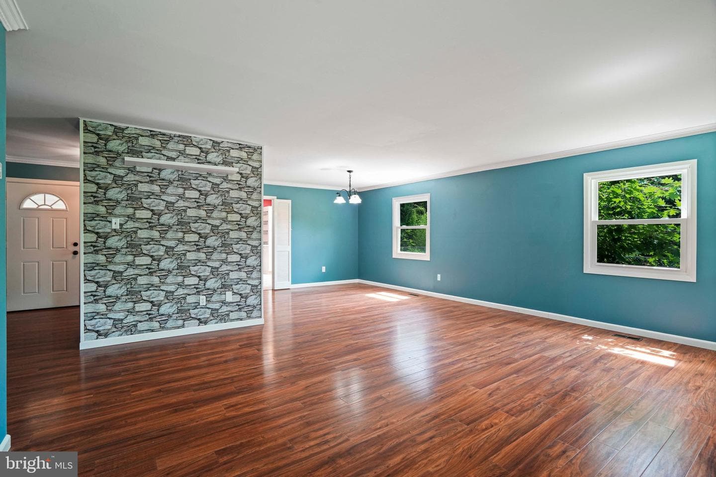 2201 Harwood Ln photo 3