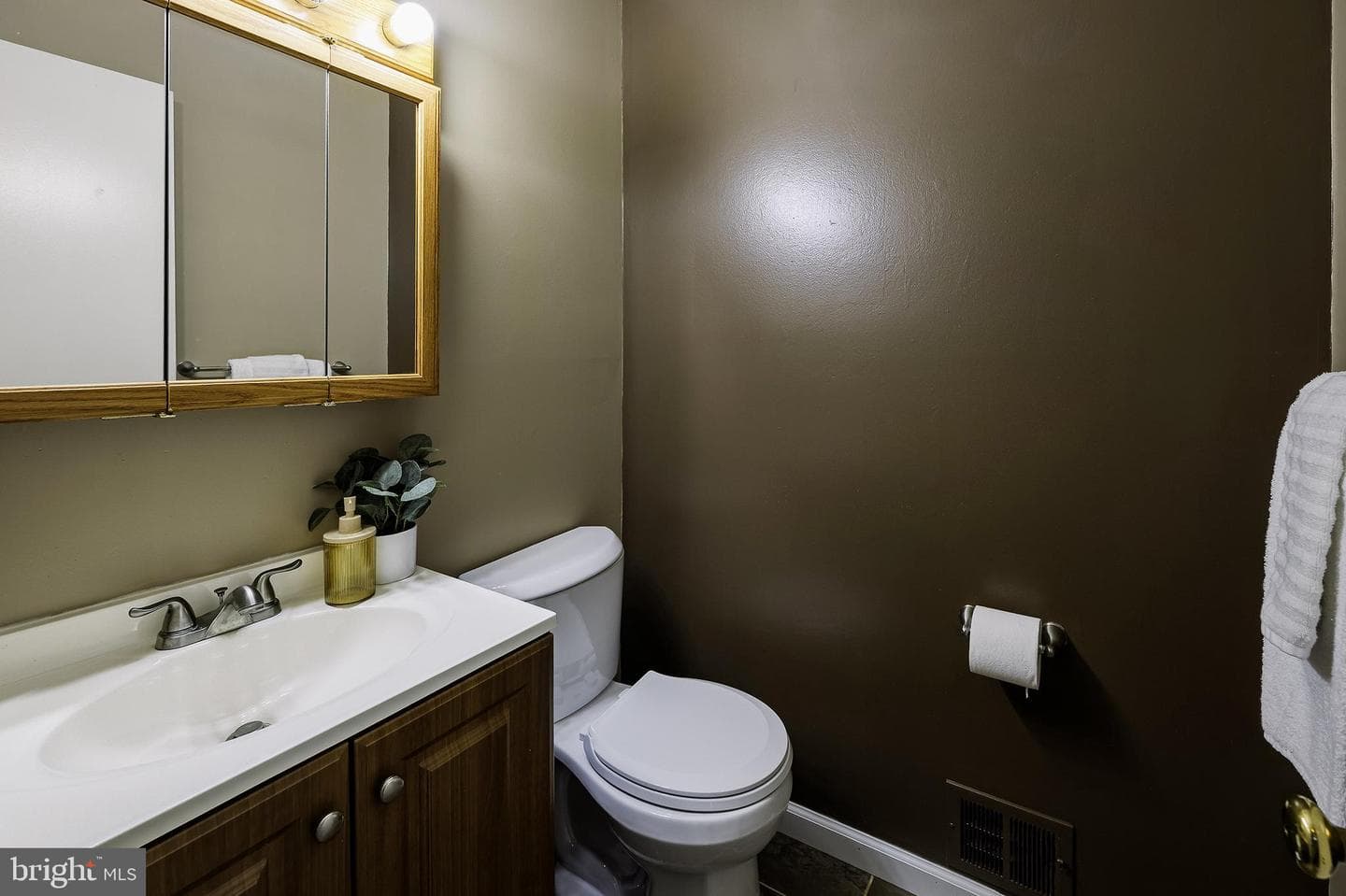 7950 Lakecrest Drive photo 41
