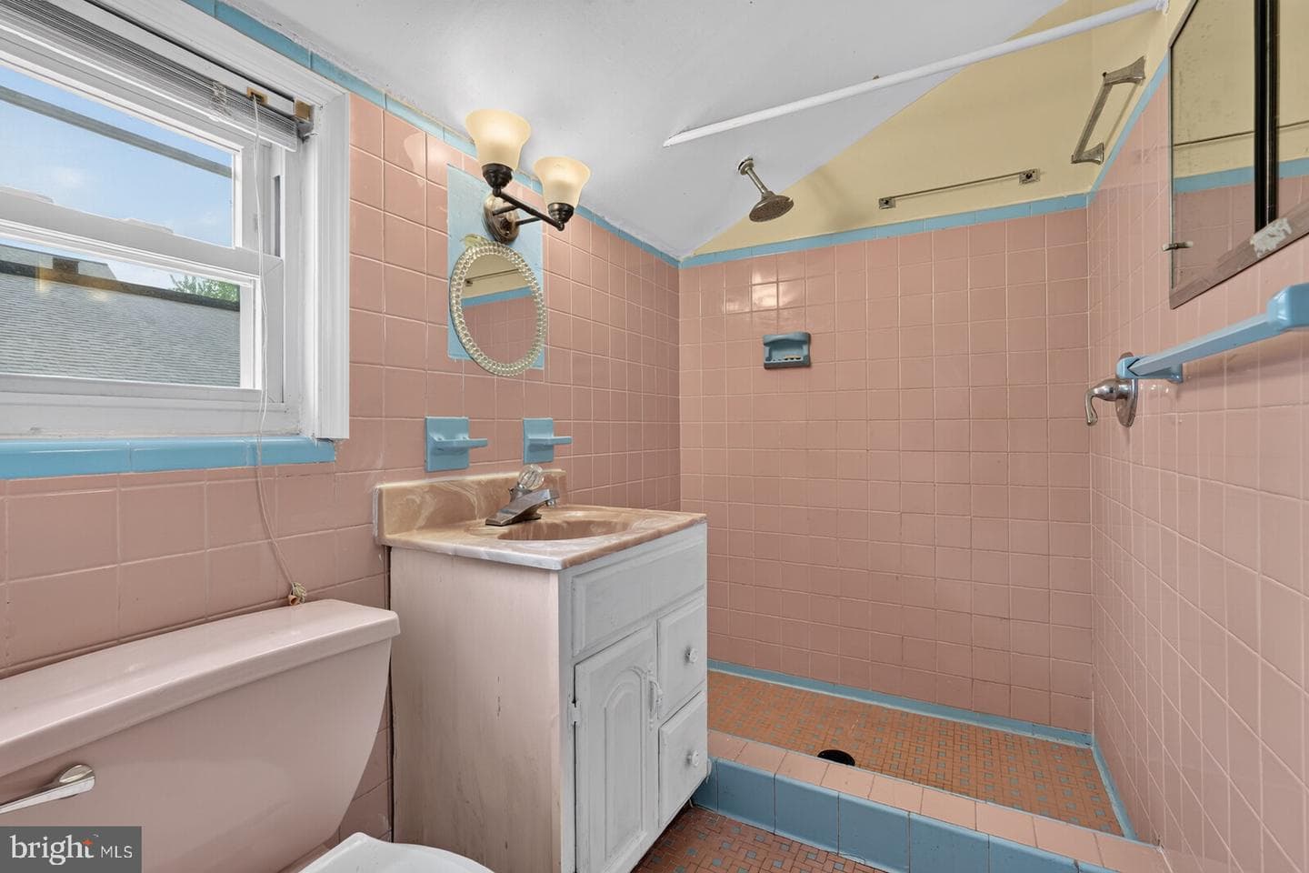 2021 Sheridan Street photo 12
