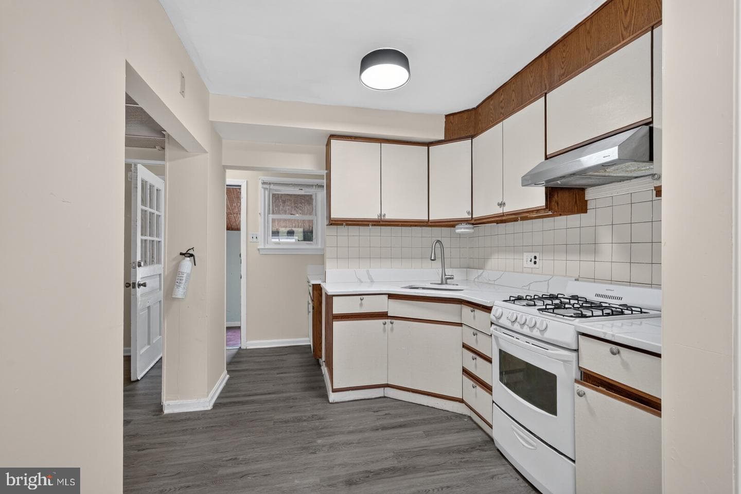 2021 Sheridan Street photo 14