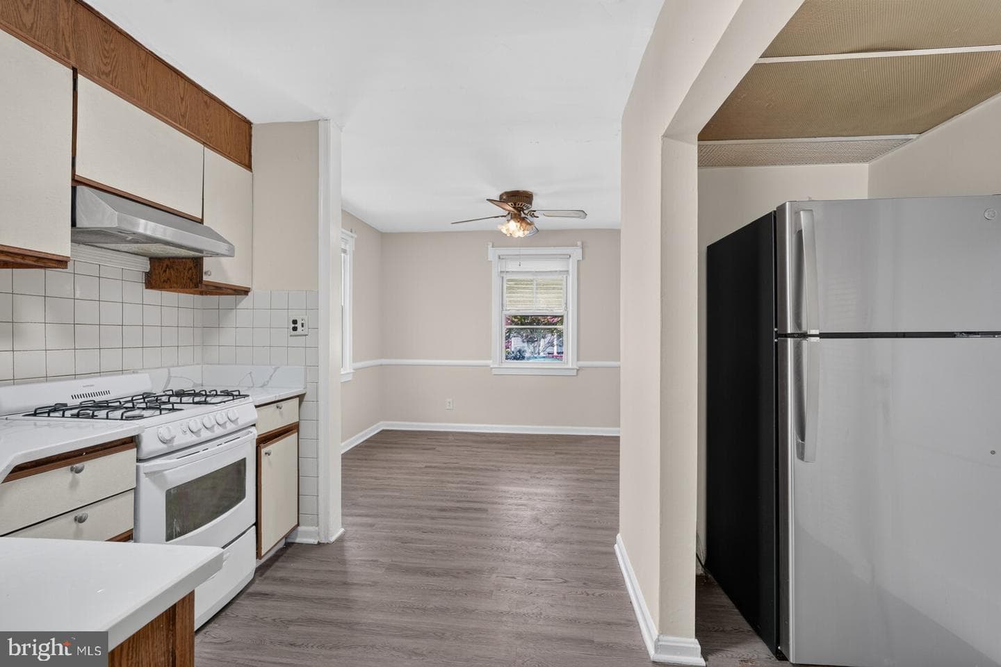2021 Sheridan Street photo 16