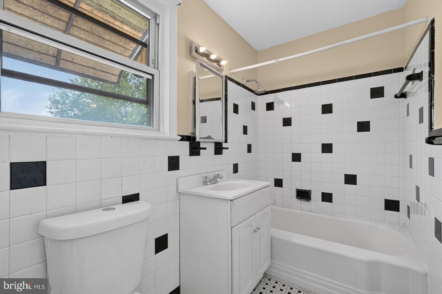 2021 Sheridan Street photo 24