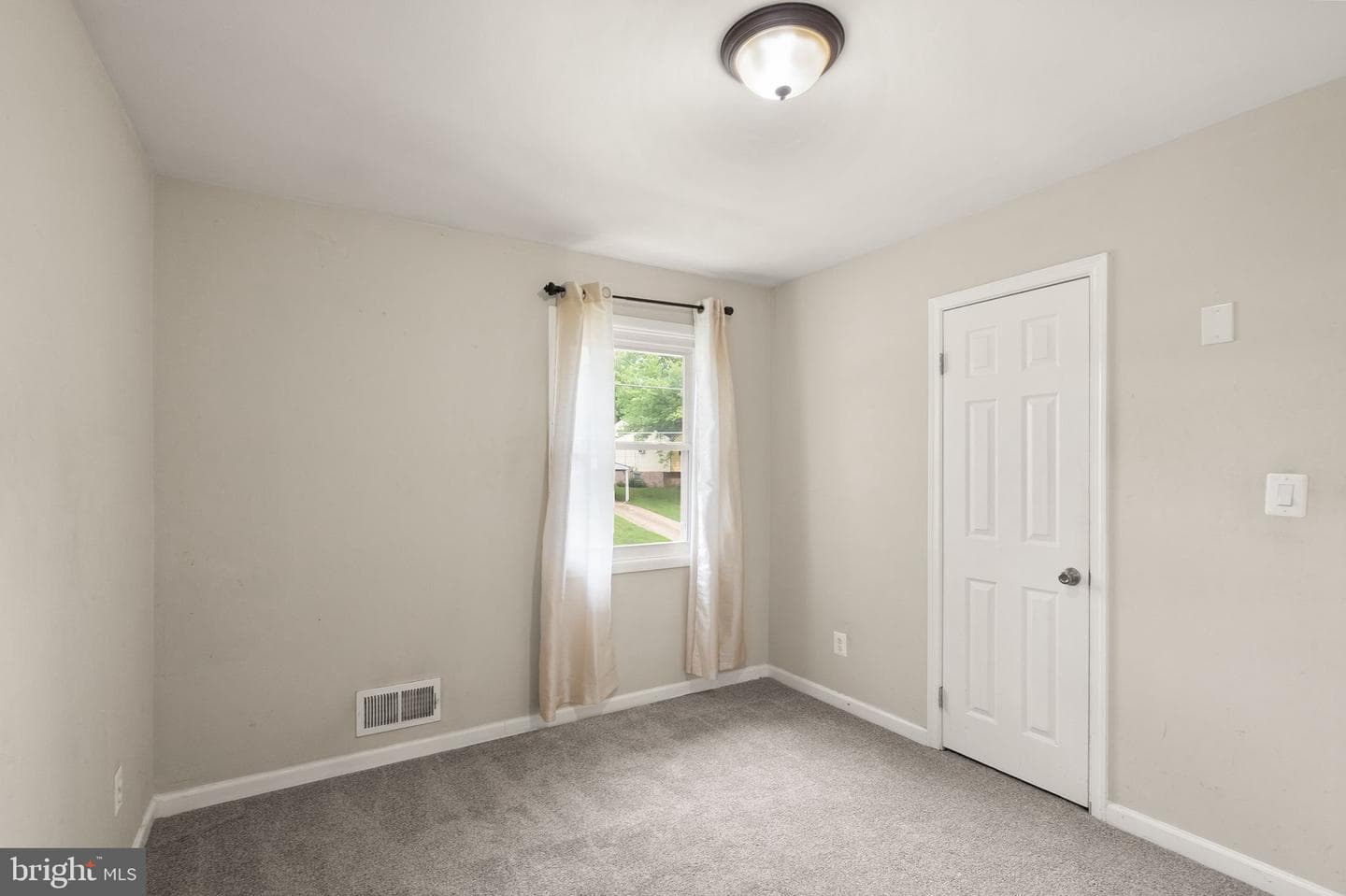 8114 Turner Street photo 30