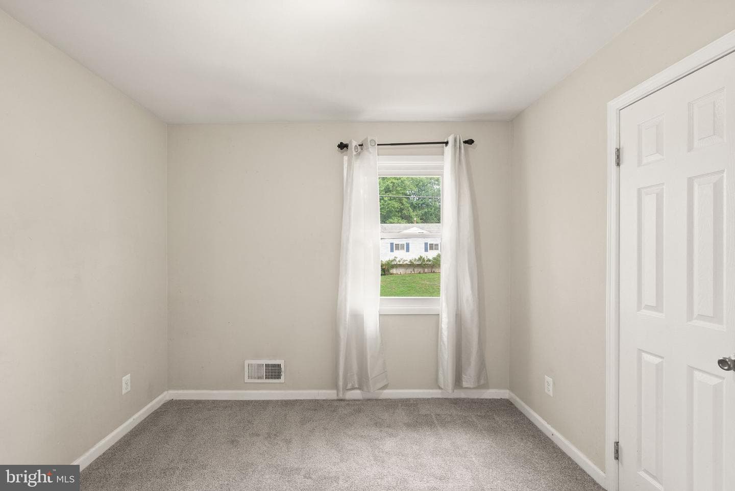 8114 Turner Street photo 31