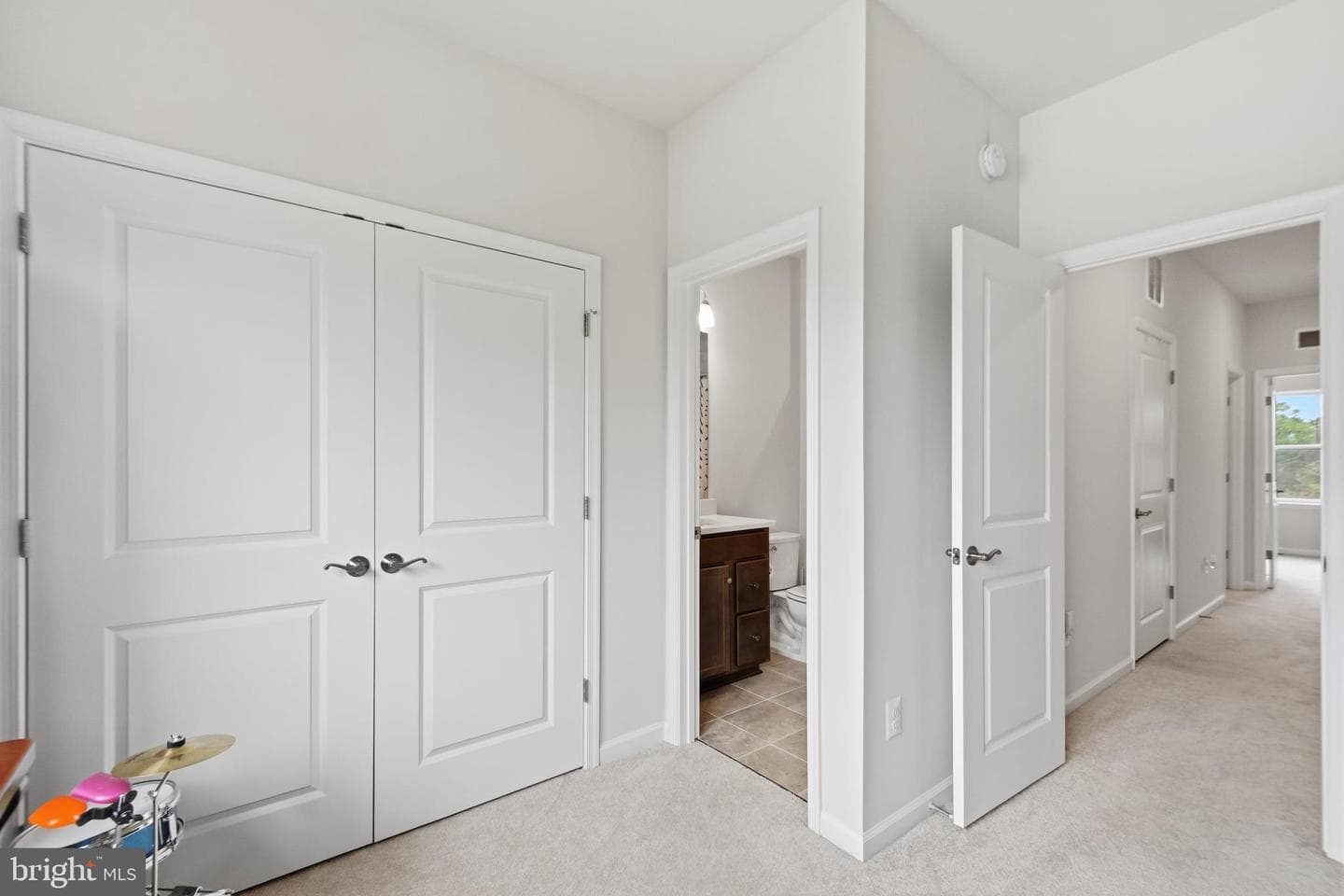 3469 Carnaby Street photo 27