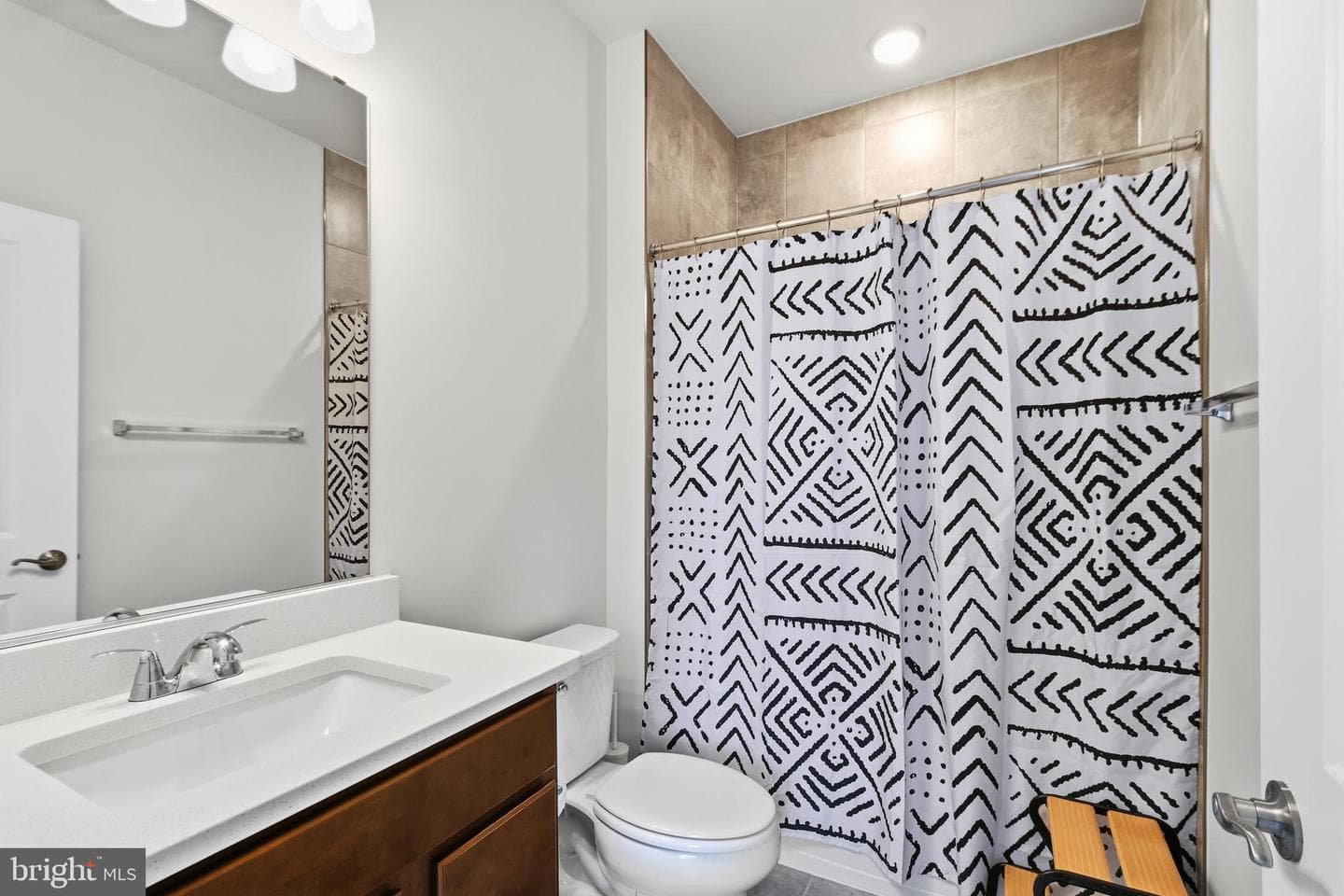 3469 Carnaby Street photo 28